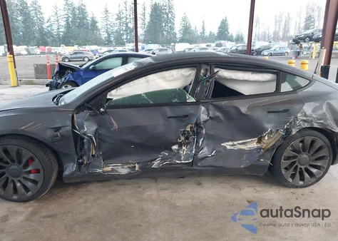 2021 Tesla Model 3 Performance Dual Motor All-Wheel Drive z USA, uszkodzony, nr VIN 5YJ3E1EC4MF025028